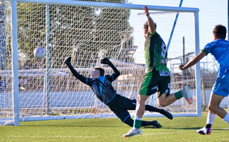 Alcayaga debutó ante su ex club, Germinal, y tuvo un correcto partido.