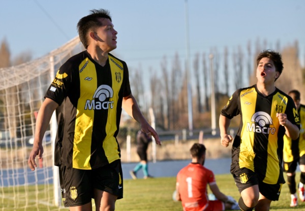 El joven paraguayo Ayala festejó por duplicado (Foto: Daniel Feldman/Jornada).