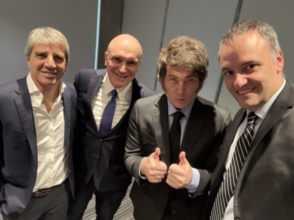 Caputo, Espert, Milei y Adorni, celebrando el recorte a los trabajadores.