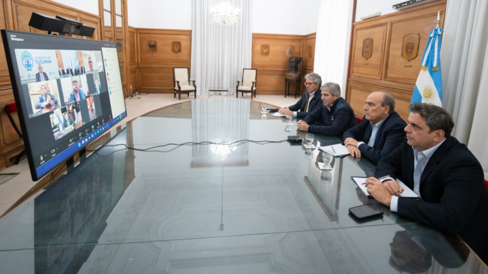 Caputo y Francos, la semana pasada, bajando línea a los gobernadores de manera virtual.