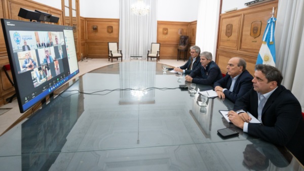 Caputo y Francos, la semana pasada, bajando línea a los gobernadores de manera virtual.