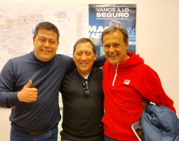 Otro foto de abril de 2023. Treffinger, Casal y Mac Karthy, aliados.