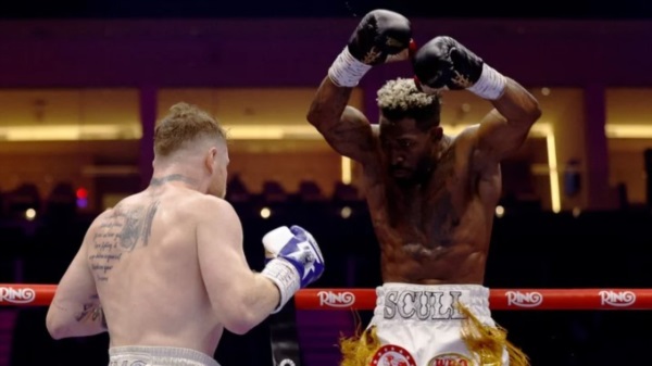 Canelo Álvarez no brilló y le ganó a un William Scull deslucido en el ring.