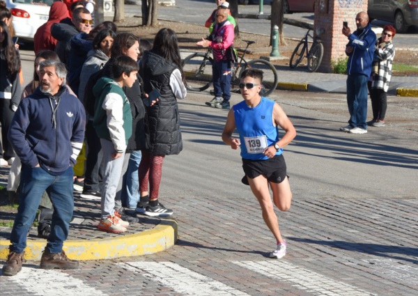 Facundo Picón, el ganador de la 40° edición en 10K (Norman Evans/Jornada Medios).