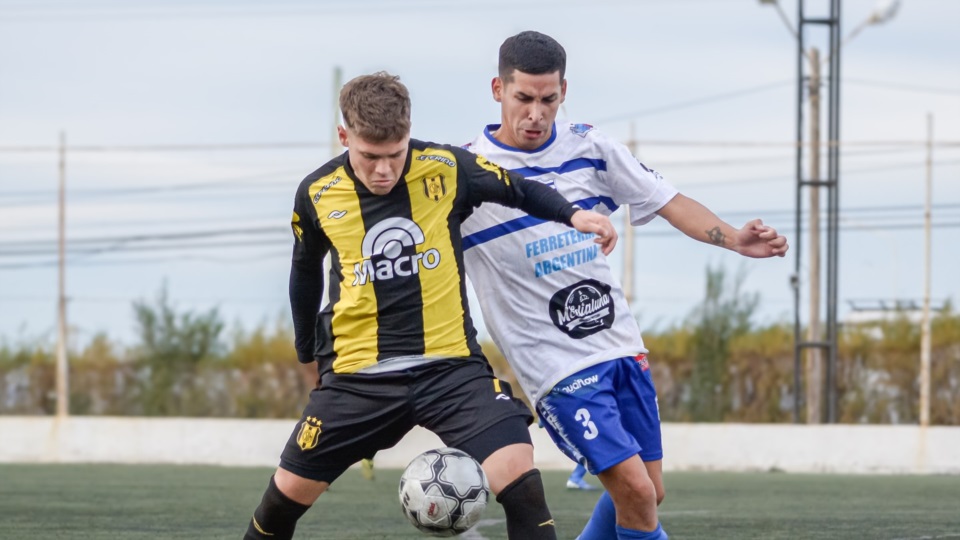 En el fútbol local, pelea el título liguero.