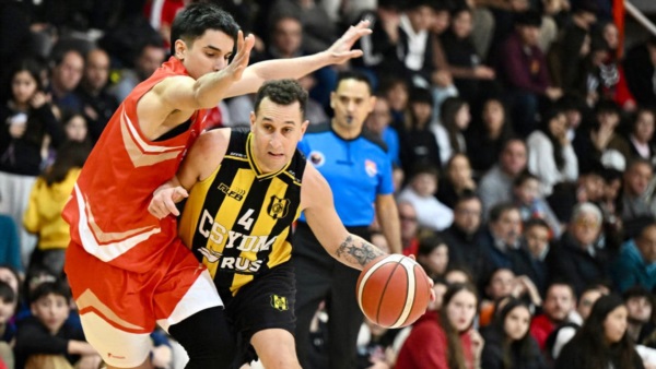 En el básquet doméstico y su costumbre de ganar.