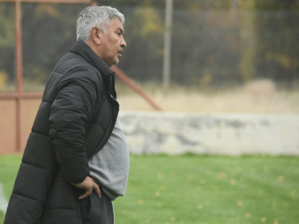 El "Cora" Walter Almirón, DT de Rosas. (Foto: Sergio Esparza/Jornada).