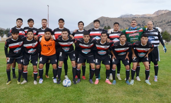 Plantel de Independiente de Esquel.