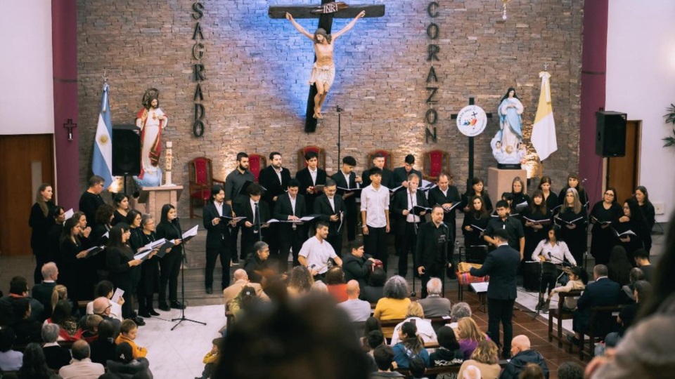 La Parroquia Sagrado Corazón se vio colmada. 