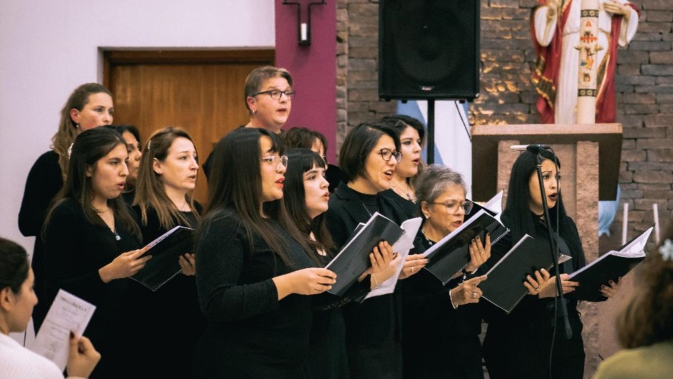 La misa criolla tuvo la participación estelar de Bruno Arias y el Coro de la UTN.