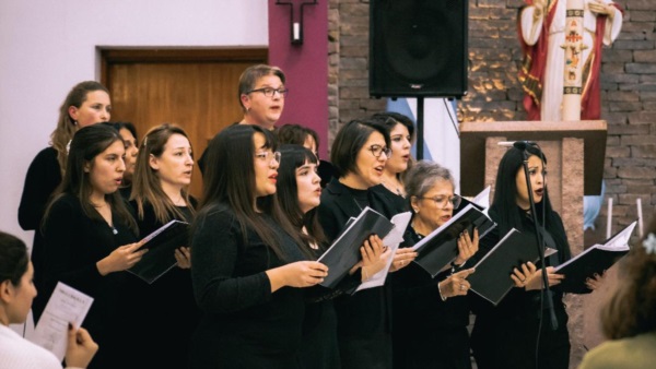 La misa criolla tuvo la participación estelar de Bruno Arias y el Coro de la UTN.