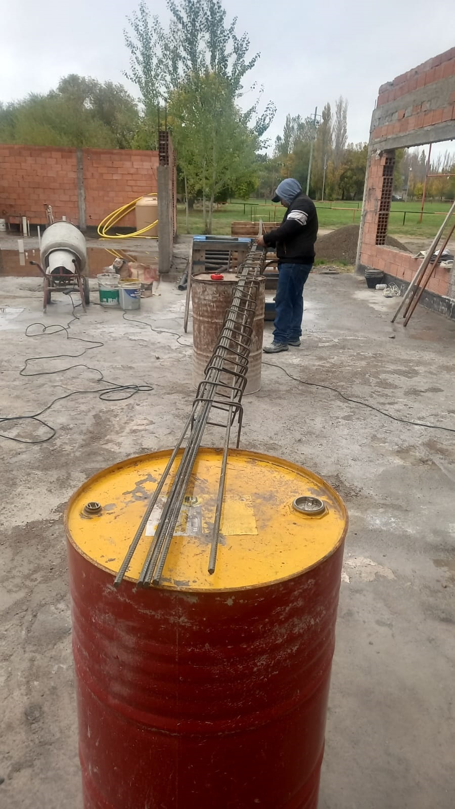Se construye el quincho para los "Bigodontes".