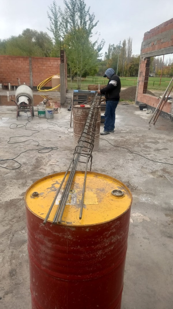 Se construye el quincho para los "Bigodontes".