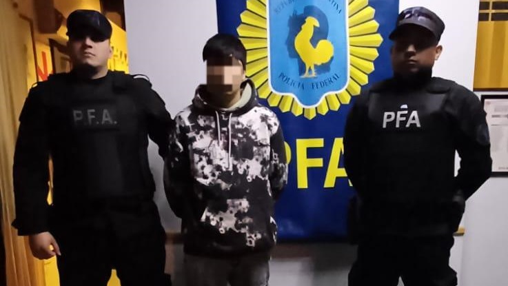 Las dos personas fueron llevadas a la delegación de la Policía Federal de Esquel.