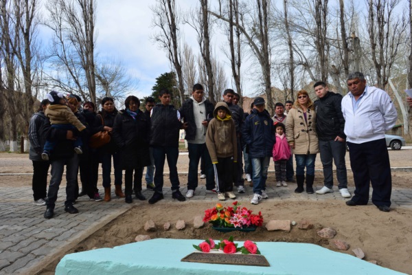 Un grupo de padres en una de sus visitas al Dique. 