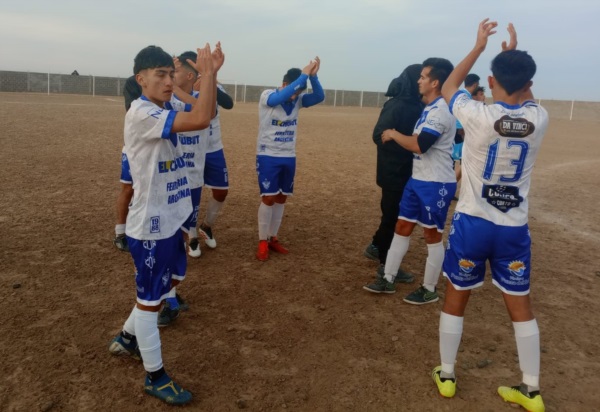 El festejo de Roca de un triunfo merecido y logrado en el segundo tiempo.