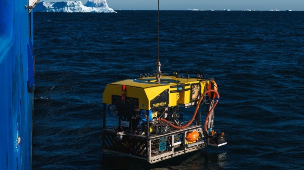 El ROV SuBastian, un vehículo operado remotamente capaz de capturar imágenes de alta resolución y recolectar muestras biológicas.
