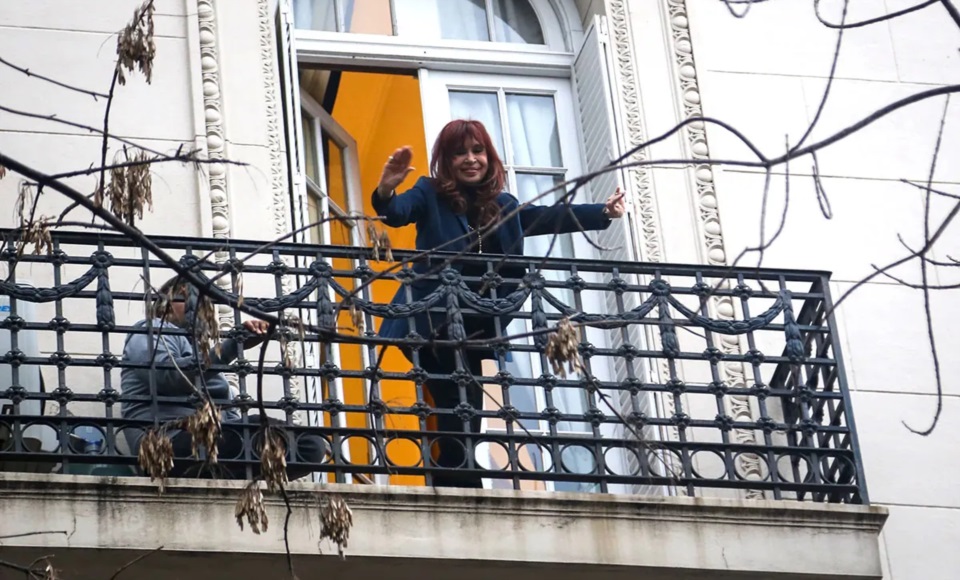Cristina bailando el balcón. El antiperonismo, arde.