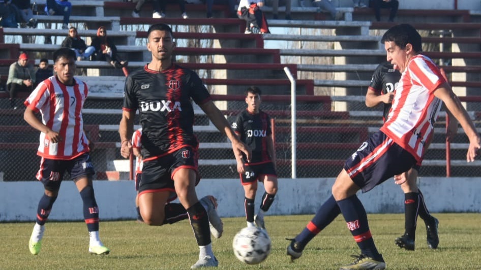 Garay convierte el segundo gol. (Foto: Sergio Esparza/Jornada).