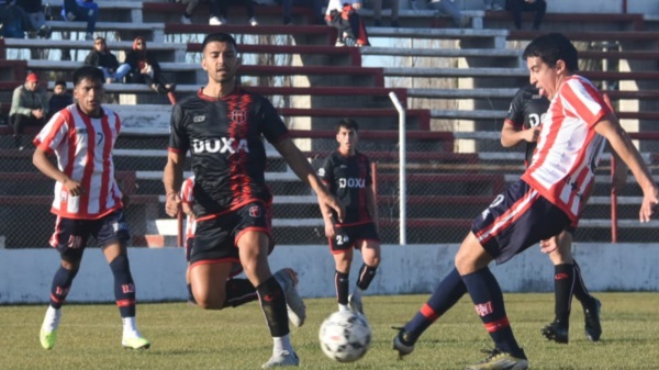 Garay convierte el segundo gol. (Foto: Sergio Esparza/Jornada).
