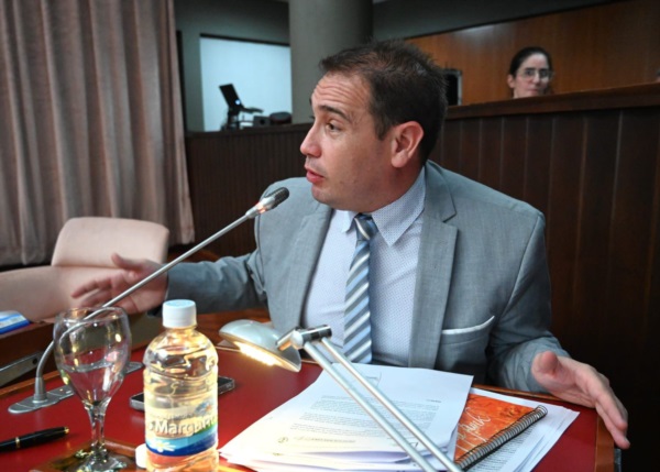 Diputado Fita, de polémica en polémica.