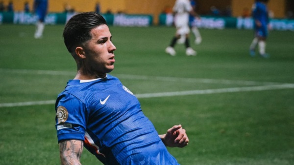 Enzo marcó el segundo del actual campeón de la Conference League