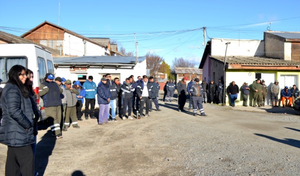 Asamblea en el patio del Municipio