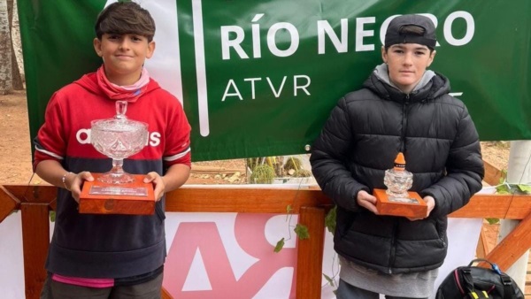 Made in Trelew: Lucio Vulcano y Bautista Suffriti, campeón y subcampeón del singles Sub 12 y campeones del dobles.