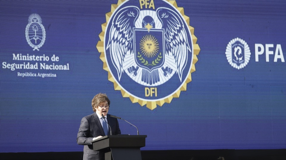 Milei toma al FBI como modelo para la Policía Federal.