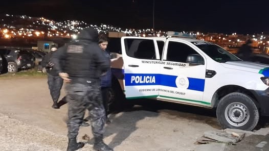 El hombre fue trasladado a la comisaría Cuarta de Comodoro Rivadavia.
