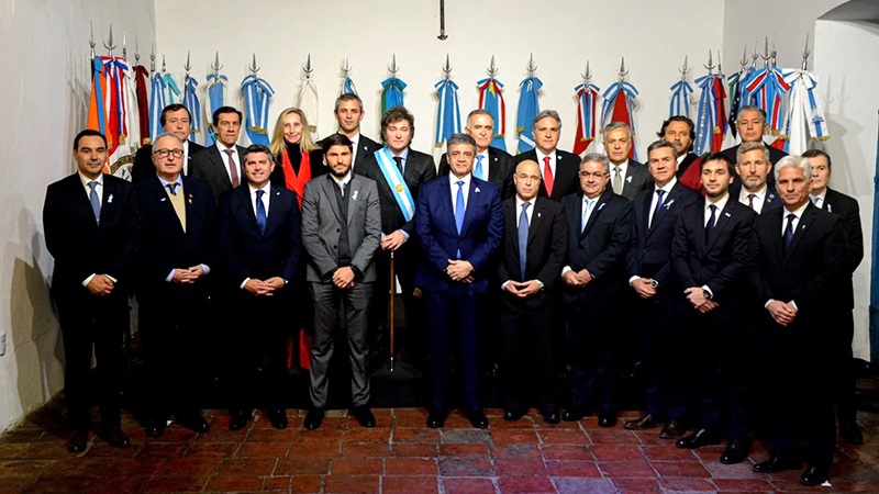 Los jefes de Estado provinciales, miembros del Consejo de Mayo.