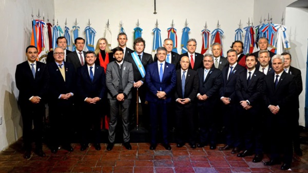 Los jefes de Estado provinciales, miembros del Consejo de Mayo.