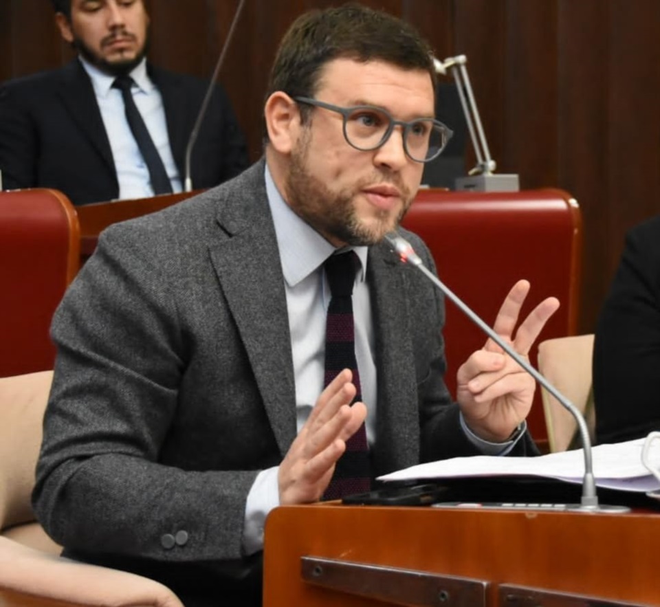 Pais, duro contra la exención de Sellos.