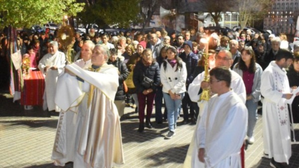 FOTOS: facebook/parroquimariaauxiliadoradetrelew.
