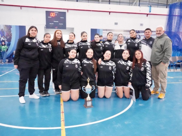 Nueva Generación, campeón del torneo en femenino.