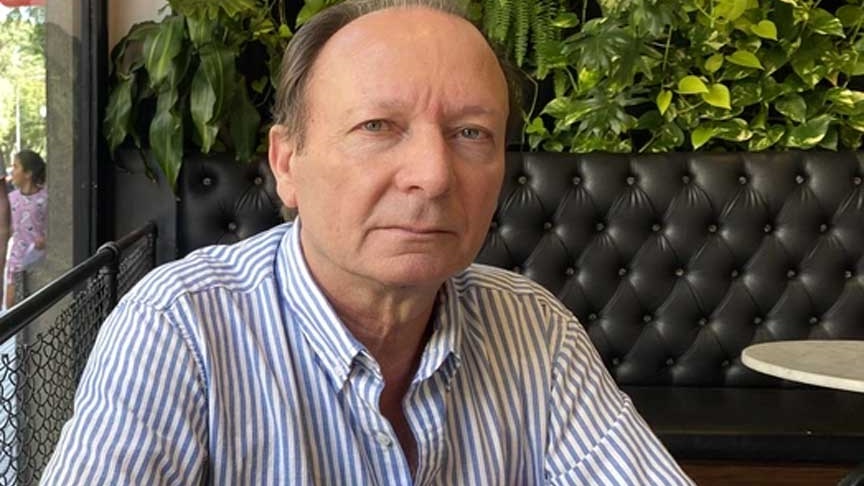Abogado, Roberto Hughes. 