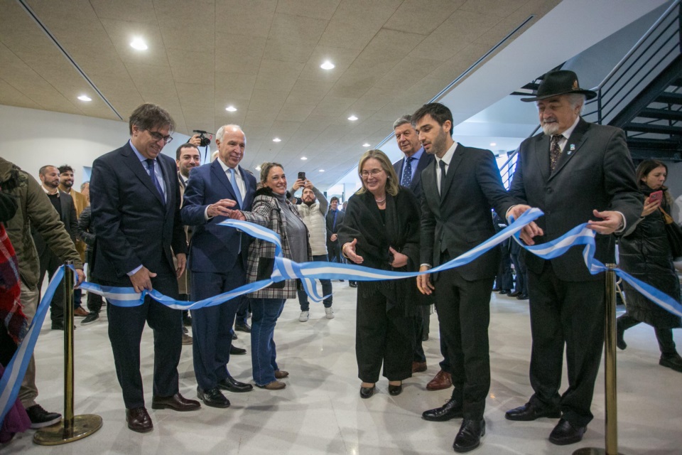 El gobernador, Raidan, Lorenzetti y Menna cortando las cintas de la Ciudad Judicial.