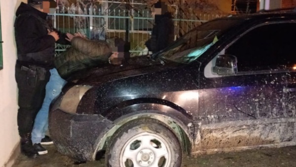 El individuo pretendió huir a pie y fue aprehendido.