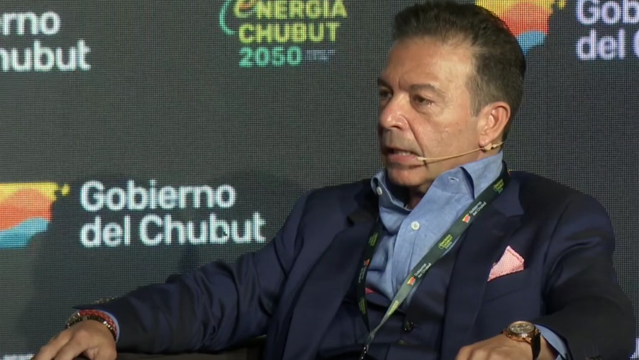 Omar Adra, de UrAmérica.
