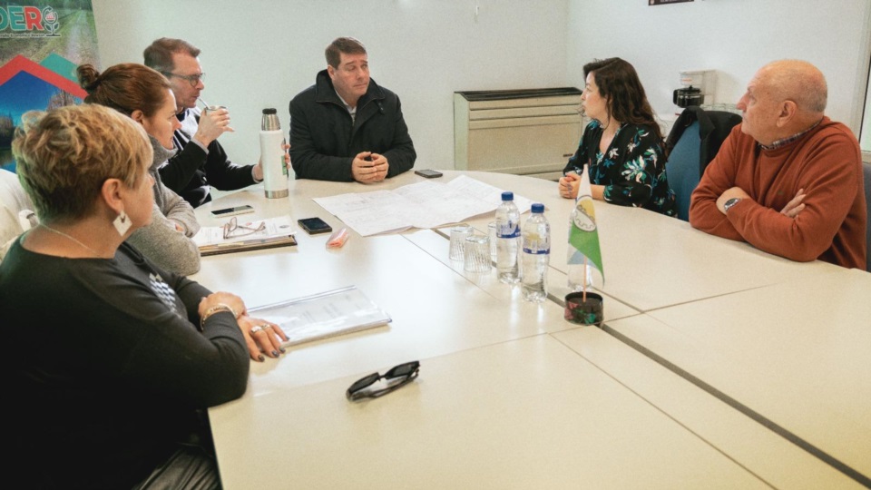 Biss, funcionarios municipales y representantes del empresariado.