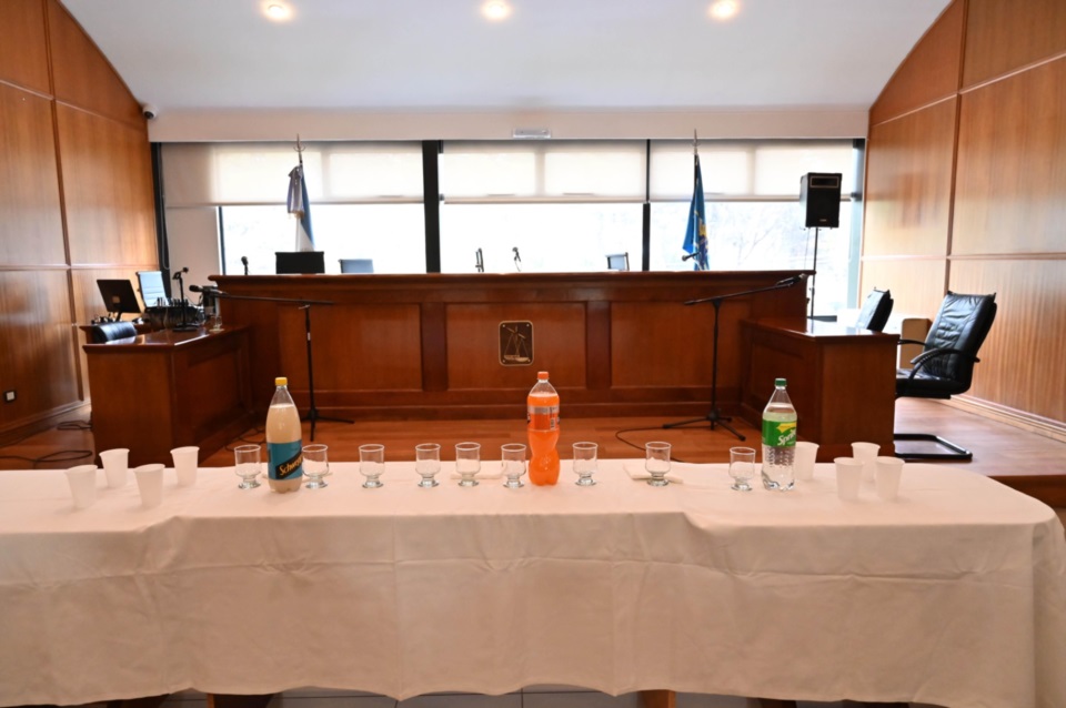 La mesa servida. Una imagen del Superior Tribunal vale más que mil palabras.