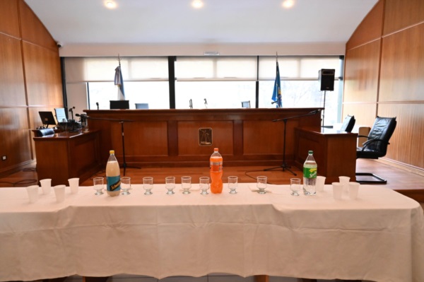 La mesa servida. Una imagen del Superior Tribunal vale más que mil palabras.