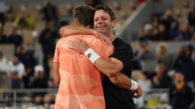 El tenista marplatense Horacio Zeballos y el español Marcel Granollers salieron campeones del torneo de dobles de Roland Garros.