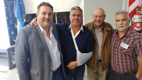 Darío Santos, Hugo Gómez y Jorge Angulo, integrantes de la cd del Círculo junto a Claudio "Chiqui" Tapia.