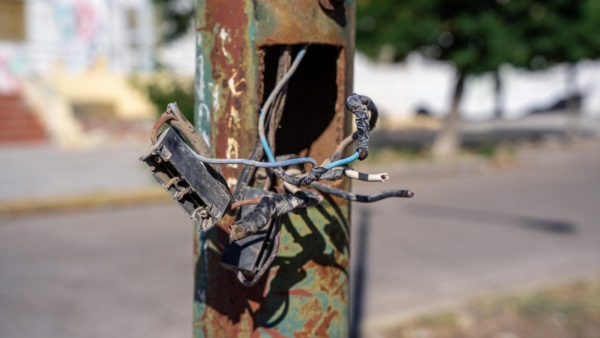Postes, cables y transformadores tienen una antiguedad de tres décadas.