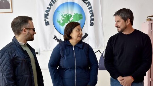 El intendente Merino, en ocasión en que el programa ""Muni con vos" visitara el barrio Malvinas.