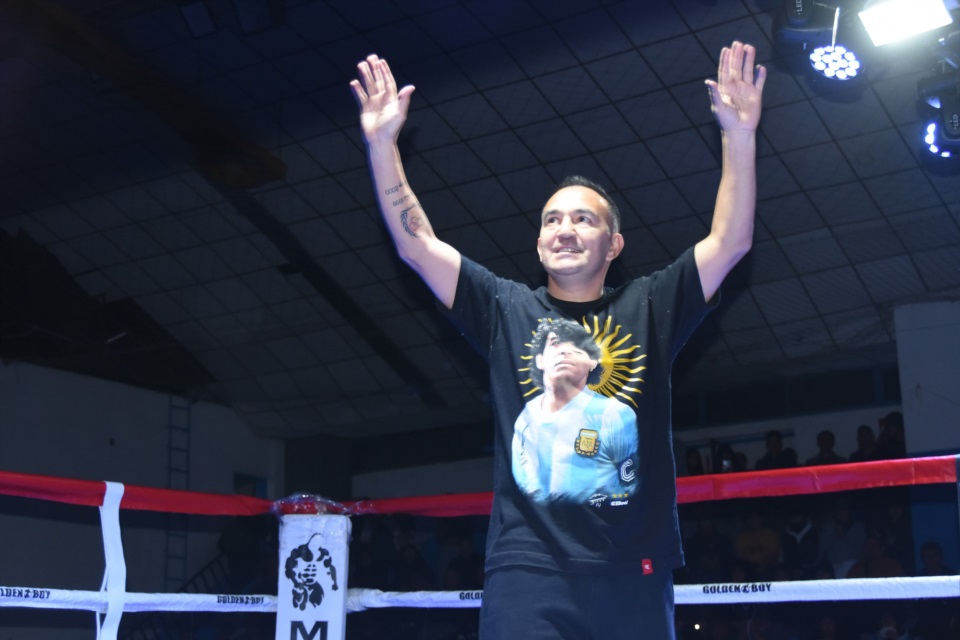 El "Huracán" Narváez ya convertido en leyenda y el reconocimiento de la gente de Trelew (Foto: Norman Evans/Jornada).