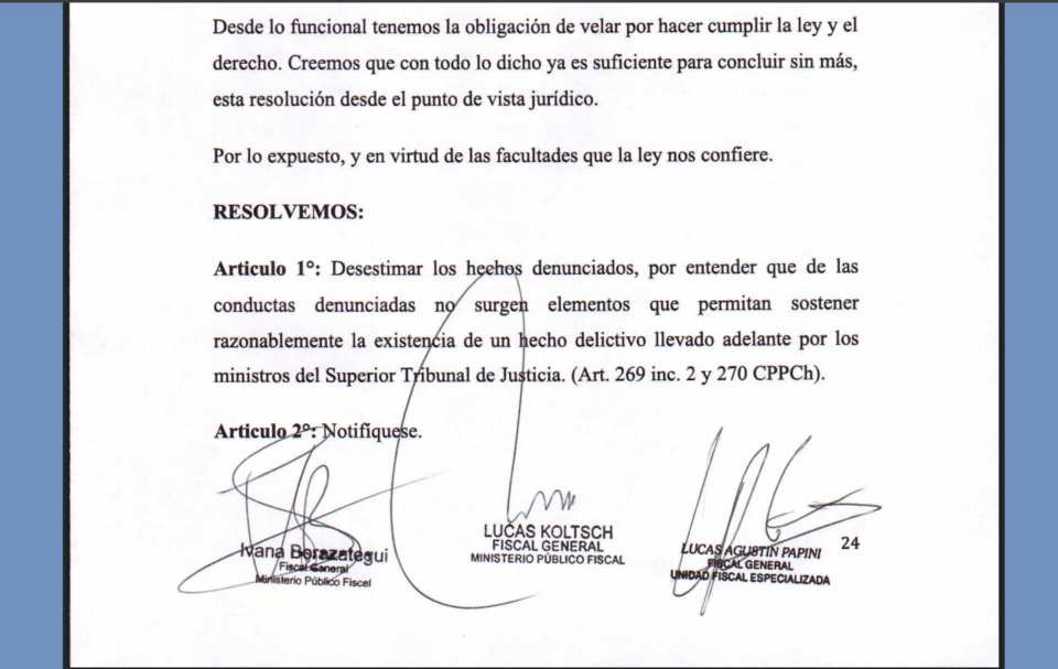 Firmas al pie de la resolución.