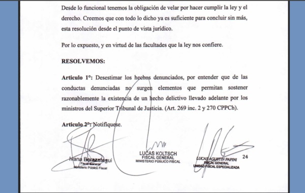 Firmas al pie de la resolución.
