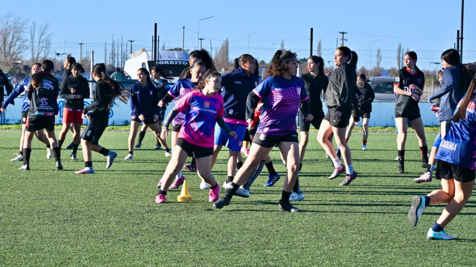 Las futuras "Rojitas" a la esper de su debut el 19 de julio.